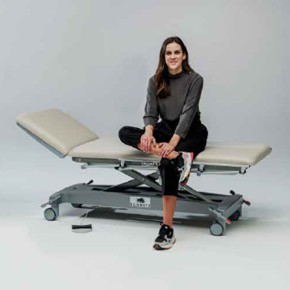 varimed® Untersuchungs- u. Behandlungsliege Schmitz - elektromotorisch höhenverstellbar, 650 mm breit